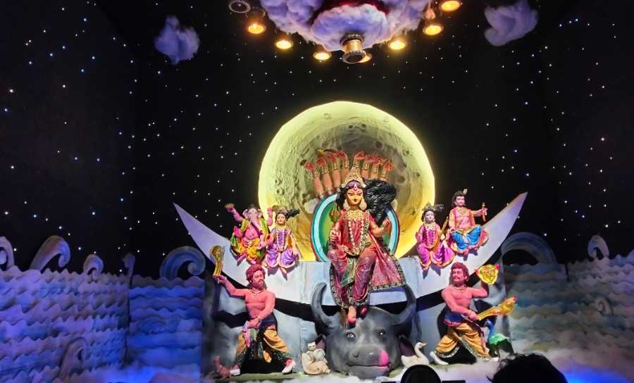 মা দুর্গার দশটি হাত